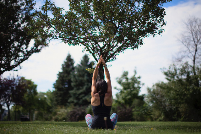 Exercice ELDOA — posture assise au parc